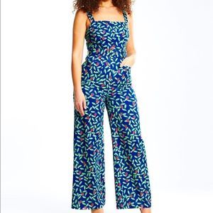 COLLECTIF Strawberry vine jumpsuit with front pockets and removable belt ❤️❤️❤️